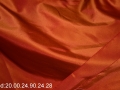 200024902428-perdea-rosie-cu-reflexii-portocalii