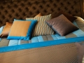 pxxa010-perne-decorative-dormitor-albastru-portocaliu-dungi-maro